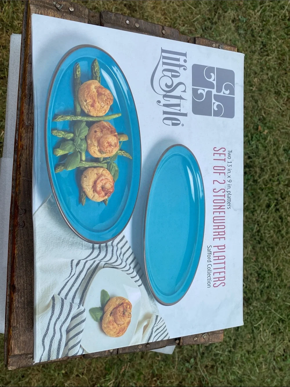 Lifestyle Safford Collection Set of 2 Vibrant Turquoise Oval Stoneware Platters